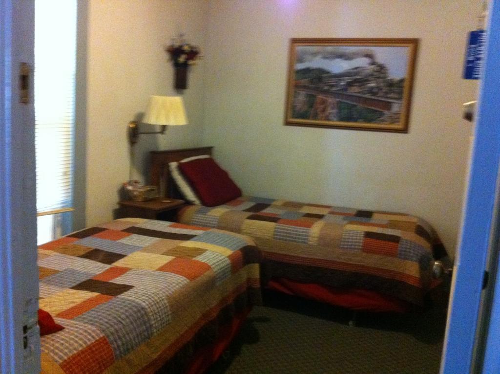 Pullman House Inn Portola Ruang foto
